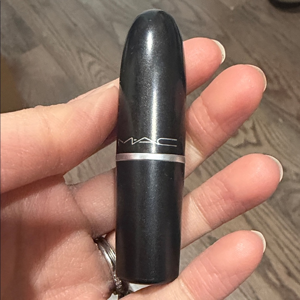 MAC Cosmetics Dubonnet amplified crème lipstick